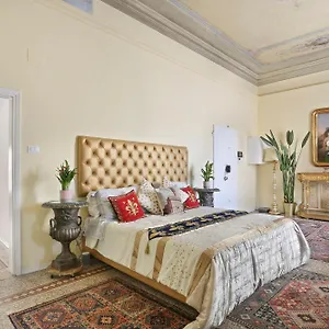 Lullaby Near Palazzo Vecchio And Piazza Signoria -hosted By Sweetstay , Florence Italy